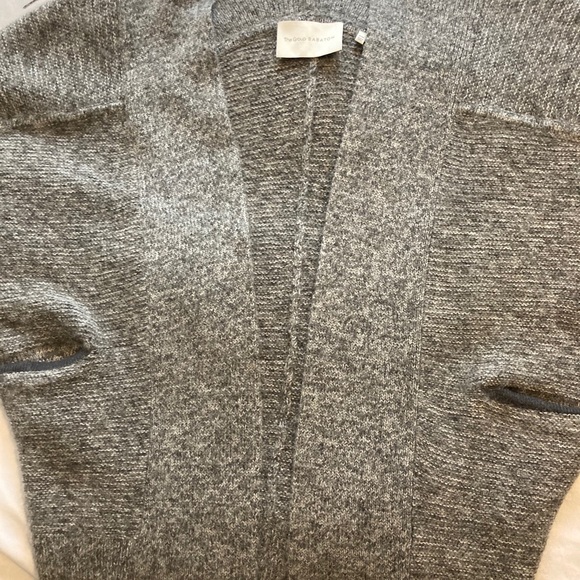 Aritzia | The Group Babaton |Grey Cardigan | Small - Picture 7 of 8